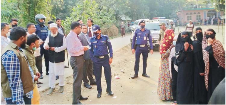 শীত-কুয়াশা উপেক্ষা করে ভোটকেন্দ্রে দীর্ঘ সারি