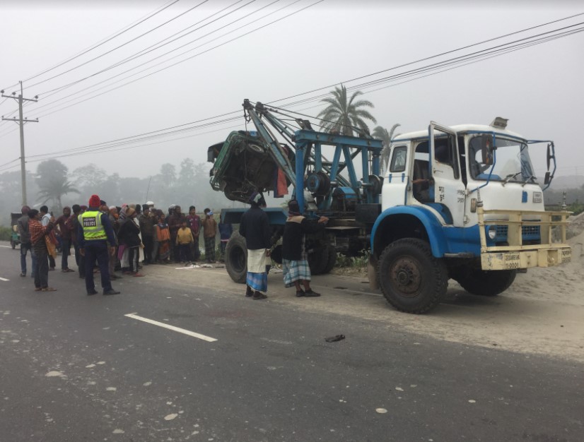 জানাজায় যাওয়ার পথে কুমিল্লার লাকসামে বাস সিএনজির সংঘর্ষে নিহত ৪, আহত ১