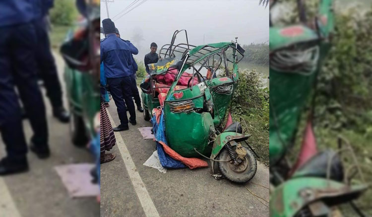 কুমিল্লায় আত্মীয়ের জানাজায় যাওয়ার পথে দুর্ঘটনায় নিহত ৪