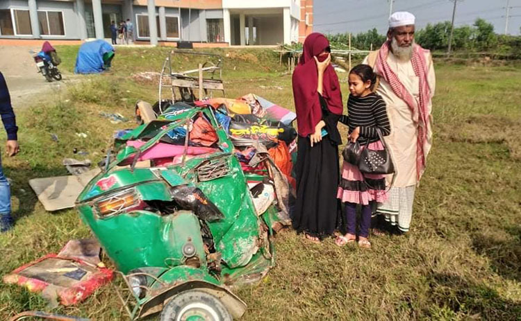 কুমিল্লায় আত্মীয়ের জানাজায় যাওয়ার পথে দুর্ঘটনায় নিহত ৪