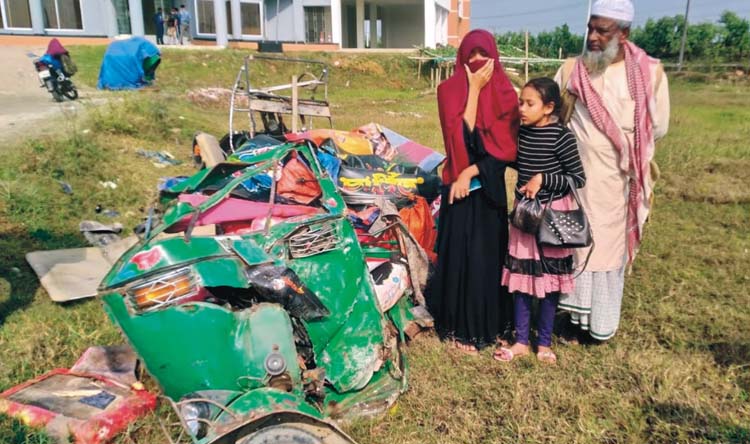 আত্মীয়ের জানাজায় যাওয়ার পথে দুর্ঘটনায় নিহত ৪