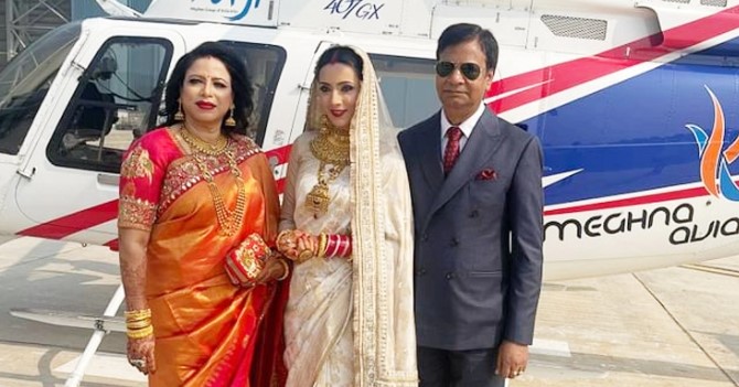 হেলিকপ্টারে শ্বশুরবাড়ি কুমিল্লায় মিম