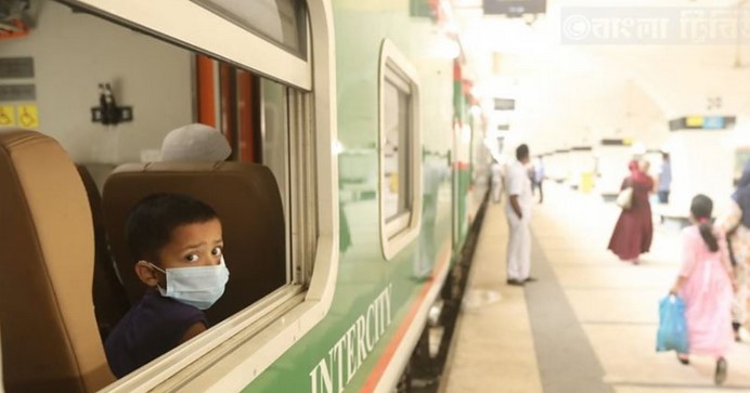 অর্ধেক যাত্রী নিয়ে চলবে ট্রেন, ২৫ শতাংশ টিকিট অনলাইনে