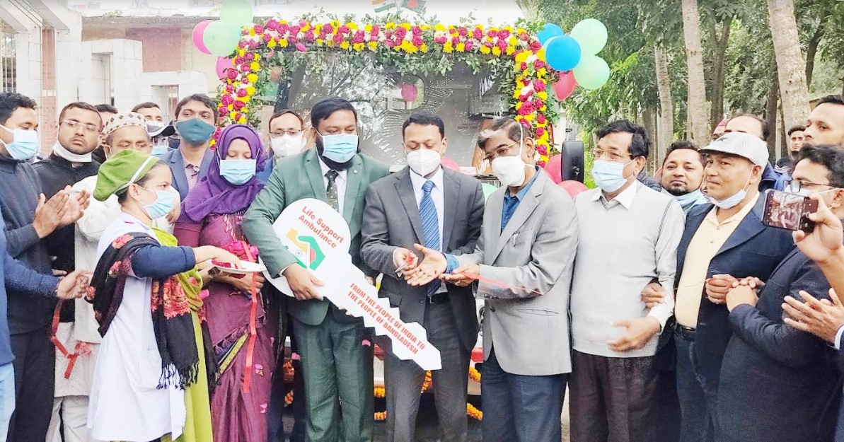 চান্দিনায় লাইফ সাপোর্ট এ্যাম্বুলেন্স হস্তান্তর করলেন ভারতীয় ডেপুটি হাই কমিশনার