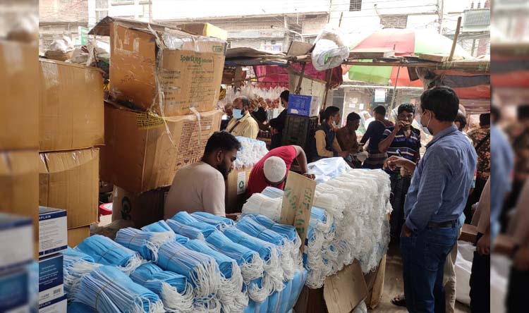 ওমিক্রনের ঊর্ধ্বগতি, বেড়েছে মাস্ক বিক্রি