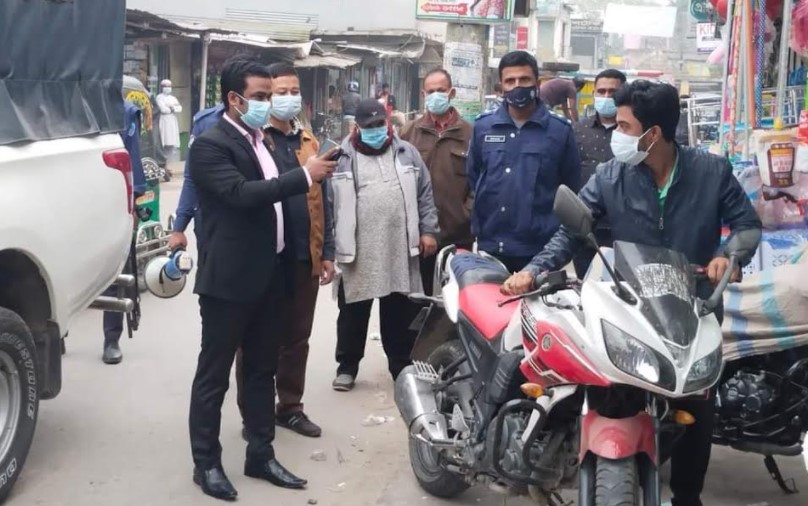 শাহরাস্তিতে স্বাস্থ্যবিধি প্রতিপালনের লক্ষ্যে মোবাইল কোর্ট পরিচালনা