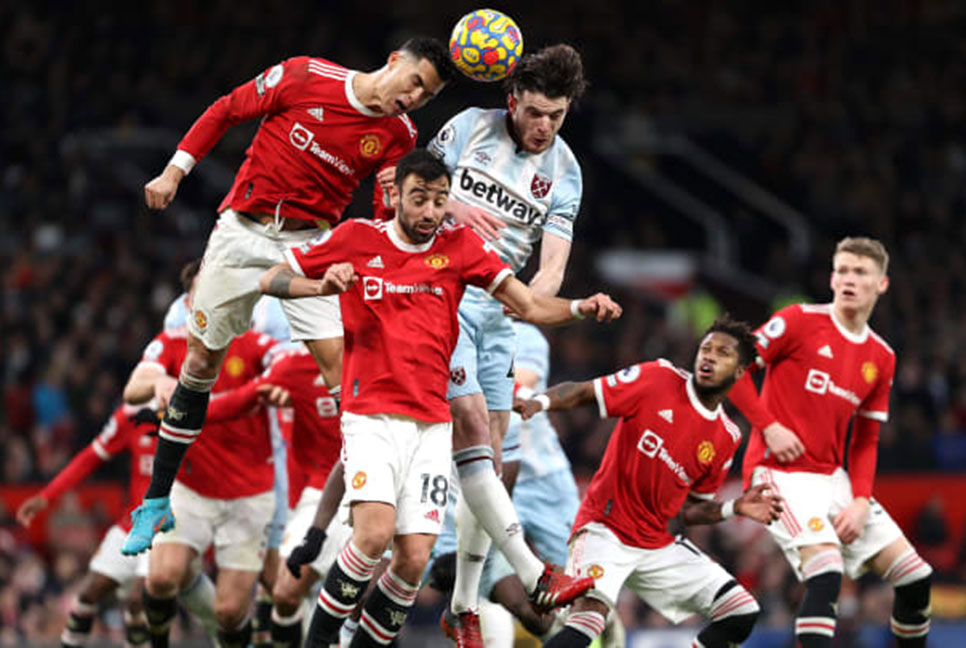 শেষ মুহূর্তের গোলে ইউনাইটেডের নাটকীয় জয়