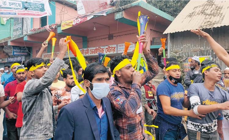 ইউপি নির্বাচন দেবিদ্বার প্রতীক নিতে এসে প্রার্থীদের নিয়ম ভঙ্গ 