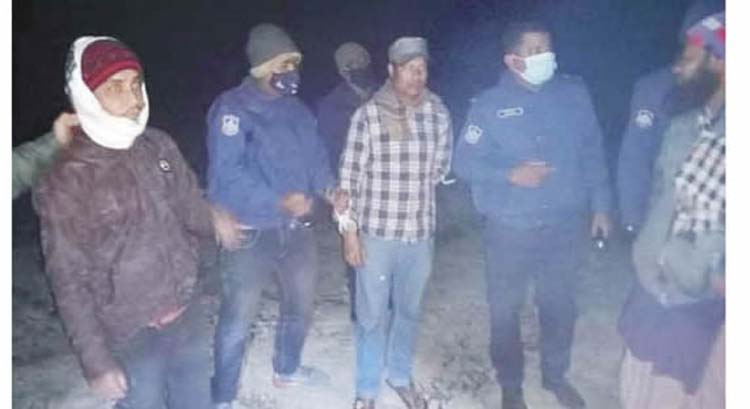 লালমাইয়ে অবৈধভাবে মাটি কাটায় ৭ জনের জেল