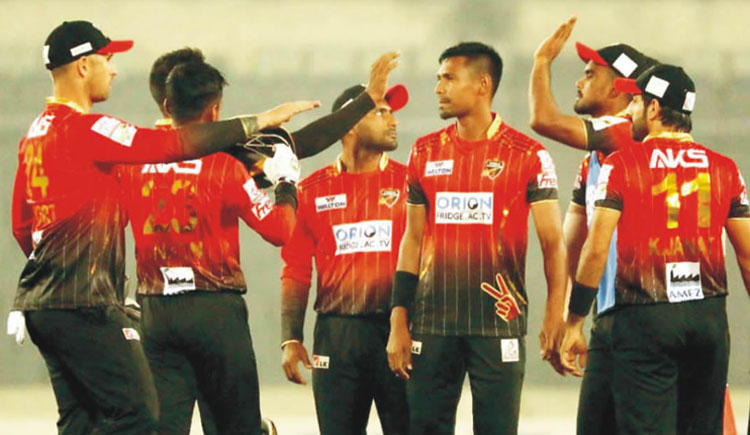 বরিশালকে গুঁড়িয়ে শীর্ষে কুমিল্লা