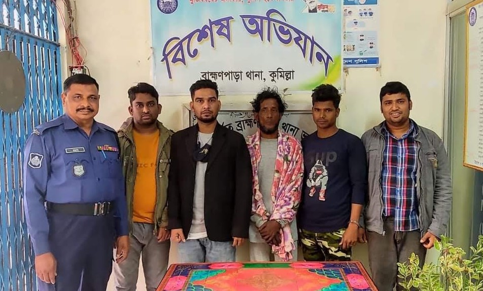 ব্রাহ্মণপাড়ায় মাদক ব্যবসায়ী ও মাদকসেবীসহ গ্রেফতার ৫