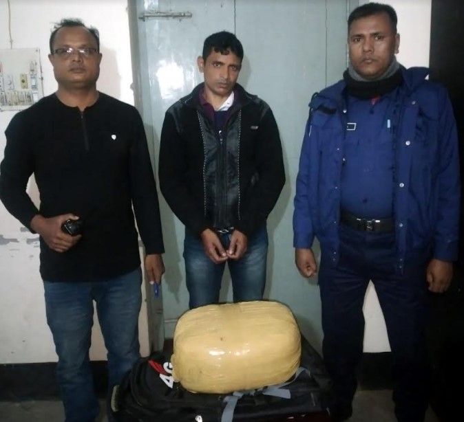 কুমিল্লা সদর দক্ষিণে গাঁজাসহ দুইজন গ্রেফতার 