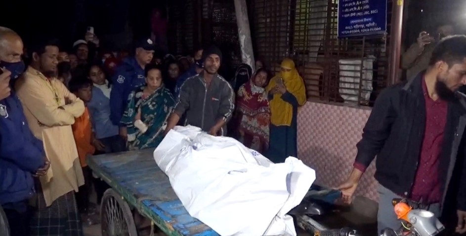 নরসিংদীতে ঘরে ঢুকে গৃহবধূকে গলা কেটে হত্যা