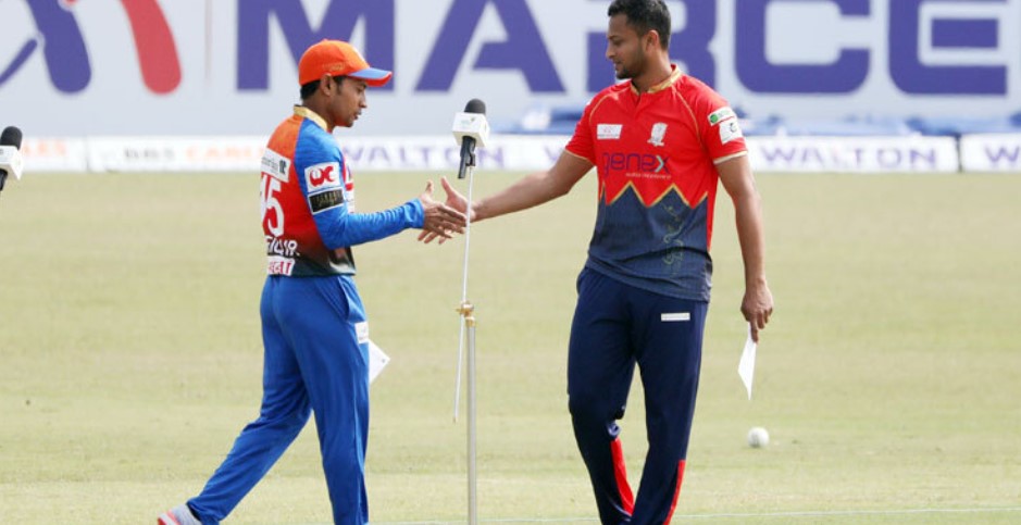 সাকিবদেরও আগে ব্যাটিংয়ে পাঠালো মুশফিকের খুলনা