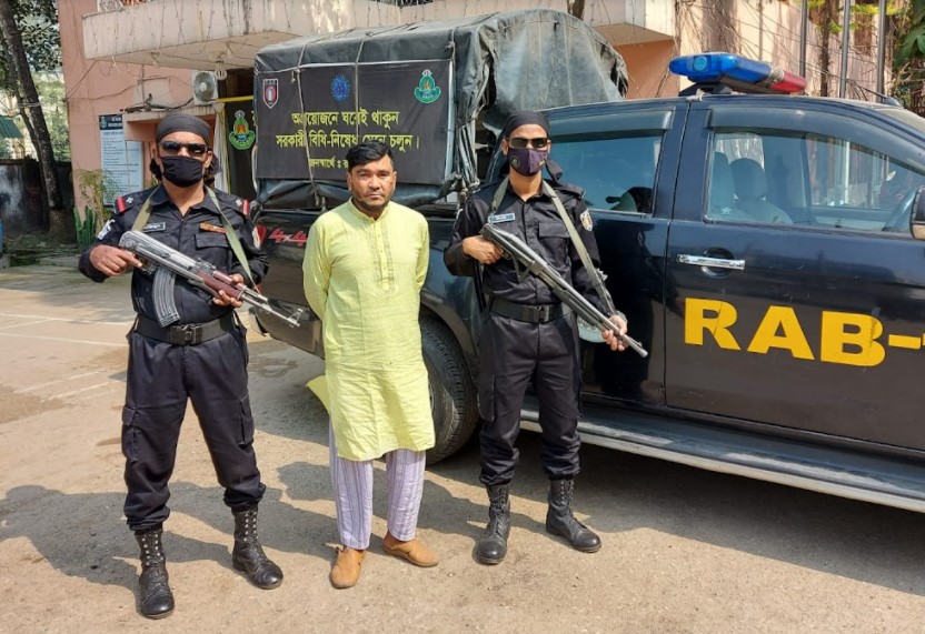 কুমিল্লায় র‌্যাবের অভিযানে কথিত জ্বীনের বাদশা গ্রেফতার