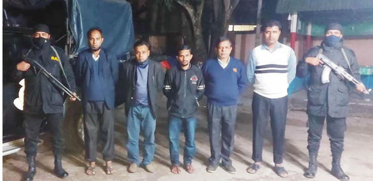 ‘ডাক্তার’ পরিচয় প্রদানকারী ৫ জনকে গ্রেপ্তার করেছে র‌্যাব