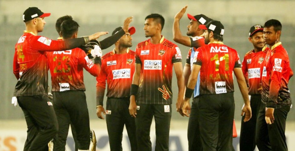 জয়ের হ্যাটট্রিক করে ফের শীর্ষে কুমিল্লা