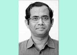 বাজারে ব্যবসায়ীদের এক ধরনের অলিখিত নিয়ন্ত্রণ রয়েছে