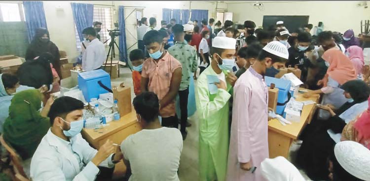 কুমিল্লায় একদিনে টিকা নিলো ২ লাখ ৬৯ হাজার মানুষ