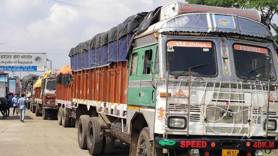 ২ দিন বন্ধের পর বেনাপোল বন্দরে আমদানি-রফতানি শুরু 