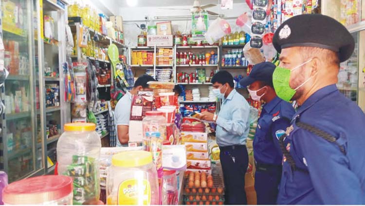 কুমিল্লায় গোডাউনে লুকিয়ে রাখা ৫ শ’ লিটার সয়াবিন তেল জব্দ 