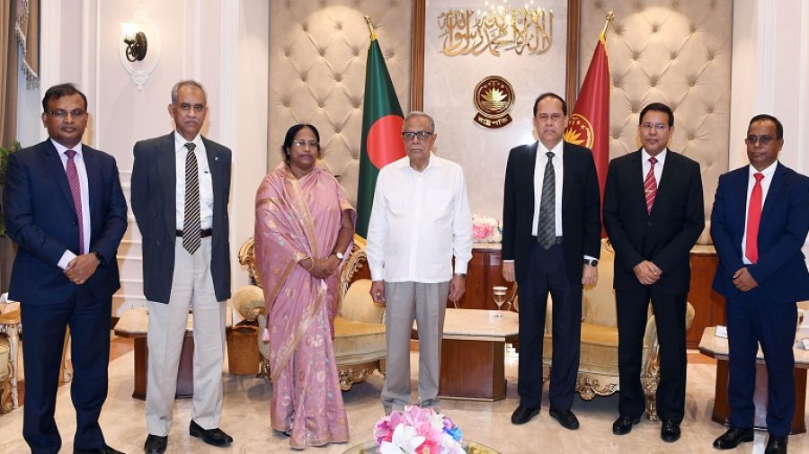 নতুন ইসিকে নিরপেক্ষভাবে দায়িত্ব পালনের আহ্বান রাষ্ট্রপতির