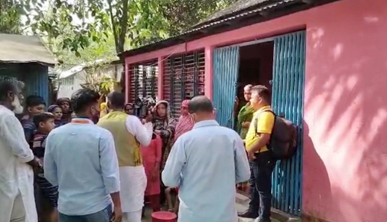 প্রেমিকাকে ছুরিকাঘাত করে প্রেমিকের বিষপান