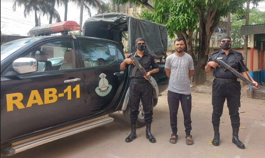 কুমিল্লা ৫ শ’ বোতল ফেনসিডিলসহ মাদক ব্যবসায়ী গ্রেপ্তার