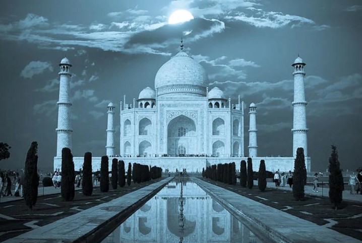 যে কারণে রমজান মাসে পূর্ণিমার রাতে তাজমহল দর্শন বন্ধ