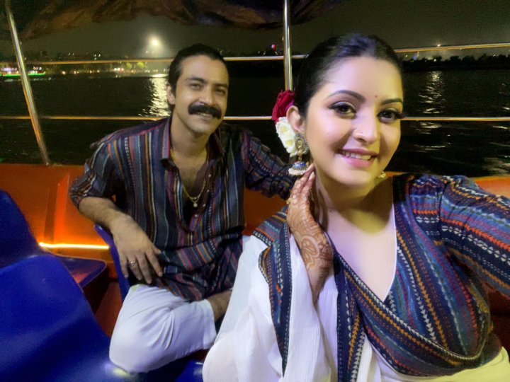 বৈশাখী রাতে স্পিডবোট নিয়ে বেরিয়ে পড়লেন রাজ-পরী