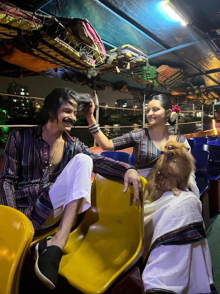 বৈশাখী রাতে স্পিডবোট নিয়ে বেরিয়ে পড়লেন রাজ-পরী