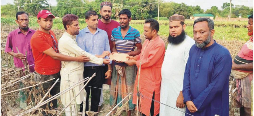 ঢাকলা পাড়ার ক্ষতিগ্রস্ত বর্গা চাষি নাজির মিয়ার পাশে অনুভূতির আহবায়ক, যুবলীগ নেতা আবদুছ ছোবহান খন্দকার সেলিম