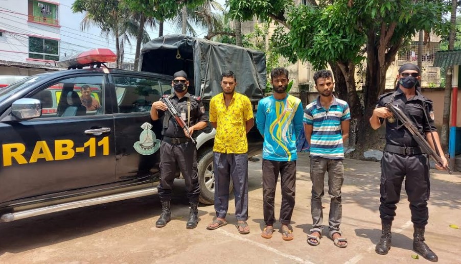 এ্যাম্বুলেন্সে মাদক পাচার; কুমিল্লায় র‌্যাবের হাতে তিনজন আটক