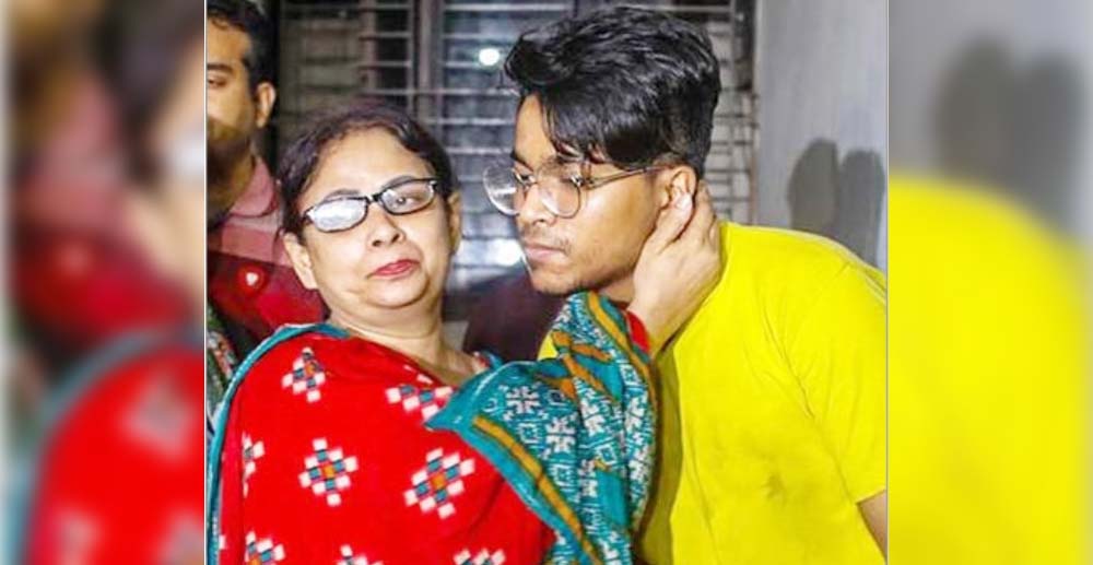 সে আগুন ছড়িয়ে গেলো সবখানে