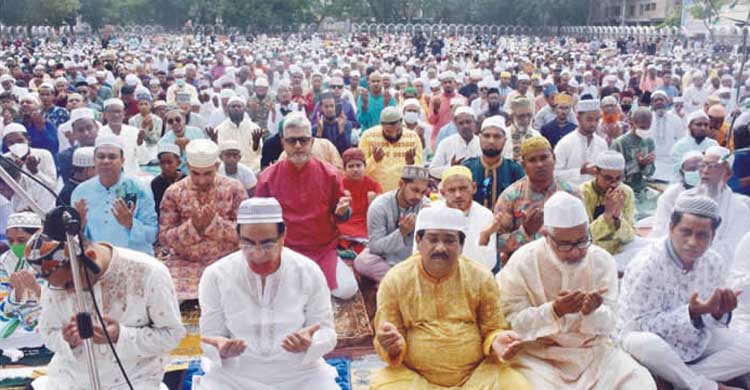 মহামারি কাটিয়ে খুশির ঈদ কুমিল্লায় 