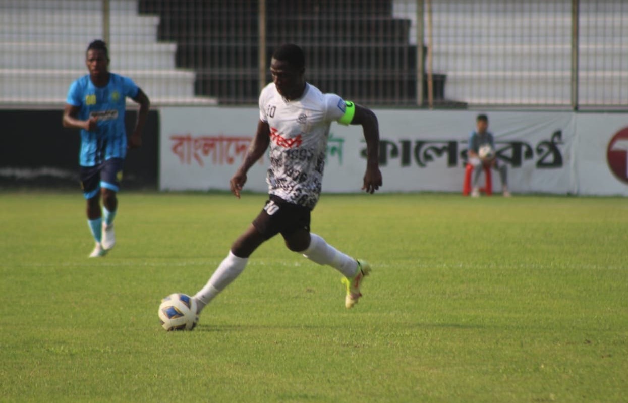 কুমিল্লা স্টেডিয়ামে ৬ গোলের রোমাঞ্চে জয় পায়নি কেউ