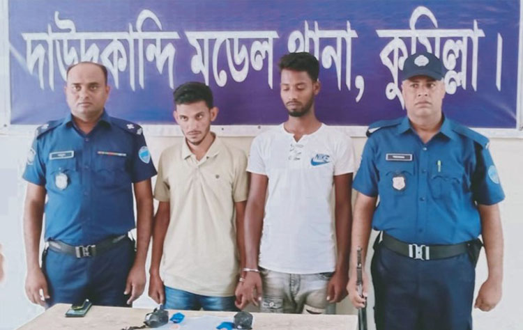 দাউদকান্দিতে ২ হাজার ইয়াবাসহ দুইজন আটক