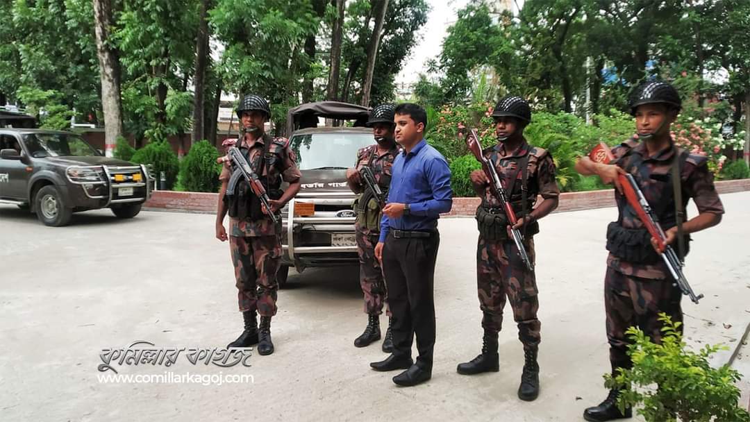 কুমিল্লা নগরীতে বিজিবির টহল শুরু