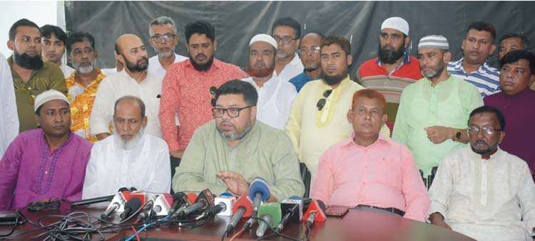 সরে দাঁড়ালেন ইমরান খান