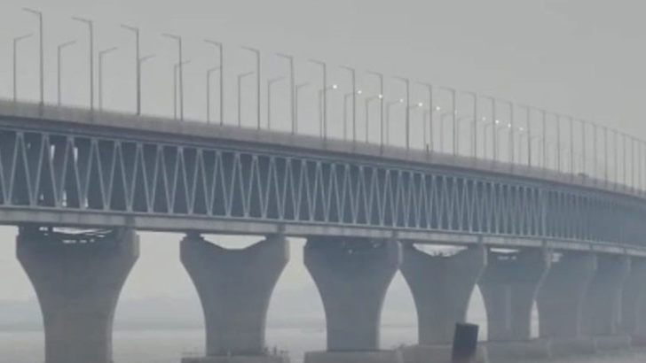 আলো জ্বলল পদ্মা সেতুতে 