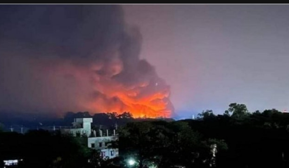 সীতাকুণ্ডে কনটেইনার ডিপোতে আগুন, দগ্ধ হয়ে হাসপাতালে শতাধিক