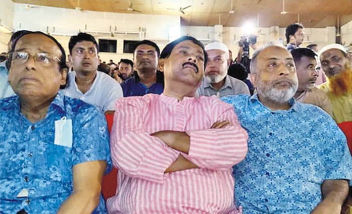 ফল প্রত্যাখ্যান করলেন সাক্কু