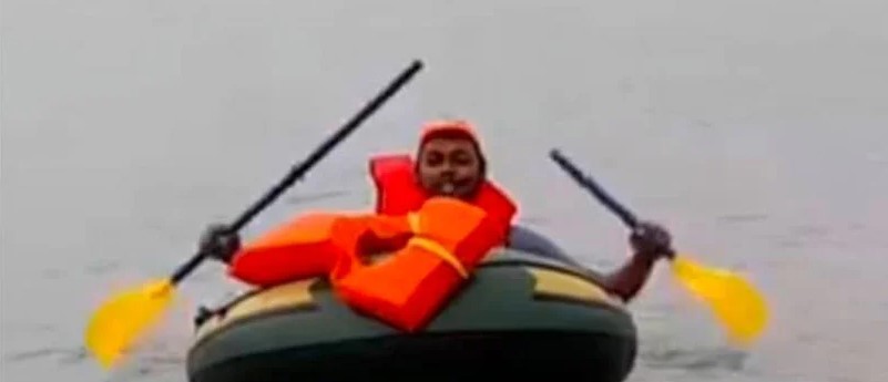 পরিবারের টানে রাবারের নৌকা নিয়ে যাত্রা, অতঃপর...