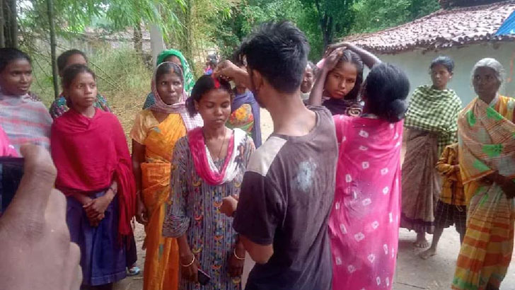 একসঙ্গে দুই প্রেমিকাকে বিয়ে করলেন যুবক!