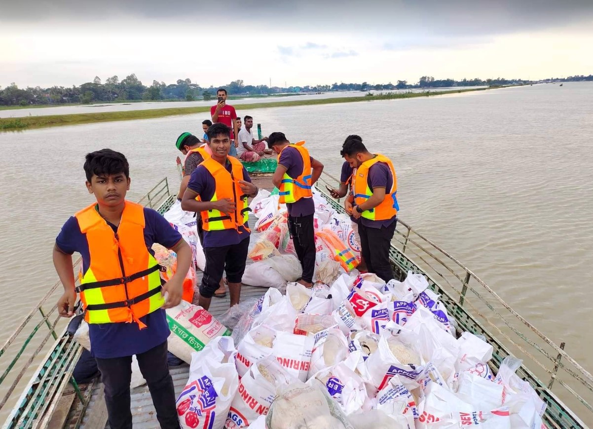 সিলেট-সুনামগঞ্জে বন্যার্তদের মাঝে ওয়াবের ত্রাণ বিতরণ