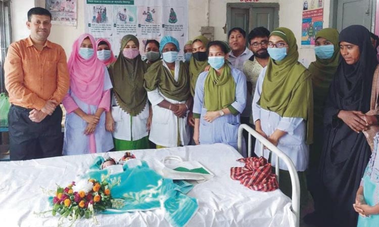 কুমিল্লায় জমজ শিশুর নাম রাখা হলো পদ্মা-সেতু