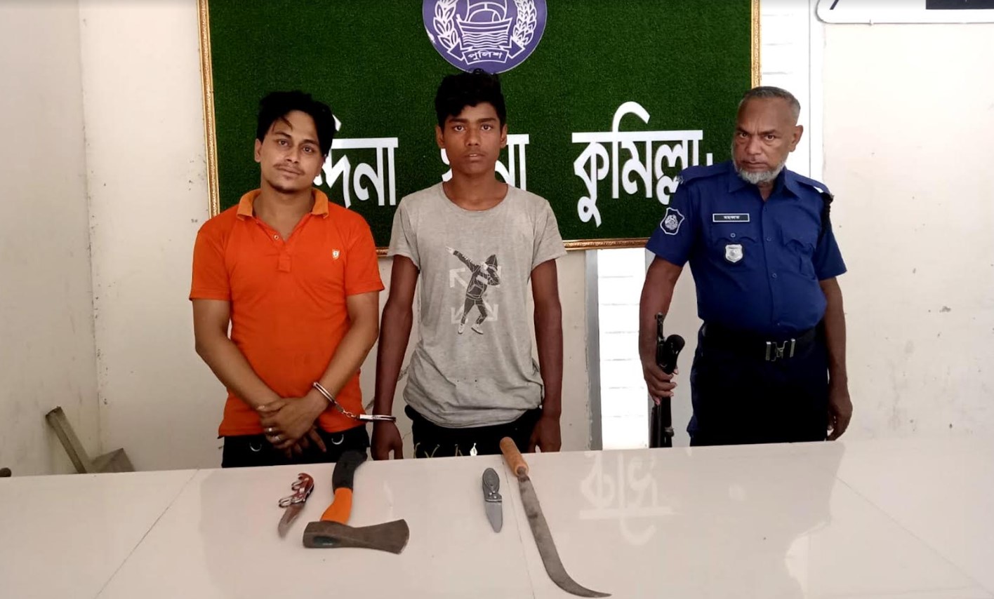 চান্দিনায় মহাসড়কে ডাকাতির প্রস্তুতিকালে অস্ত্রসহ আটক ২
