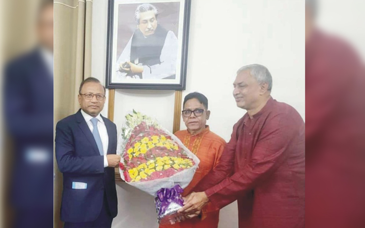 স্থানীয় সরকার মন্ত্রীর সাথে কুসিক মেয়র রিফাতের সৌজন্য সাক্ষাত