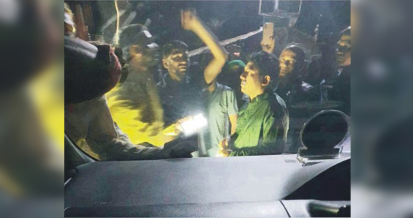  ইউনিয়ন আ’লীগের কমিটি নিয়ে এমপির গাড়ি দুই ঘন্টা অবরুদ্ধ  