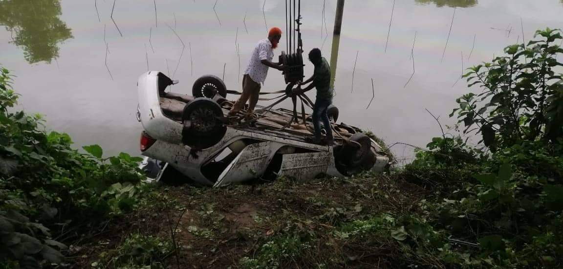 কুমিল্লায় প্রাইভেটকার নিয়ন্ত্রণ হারিয়ে স্বামী-স্ত্রীসহ তিন জন নিহত